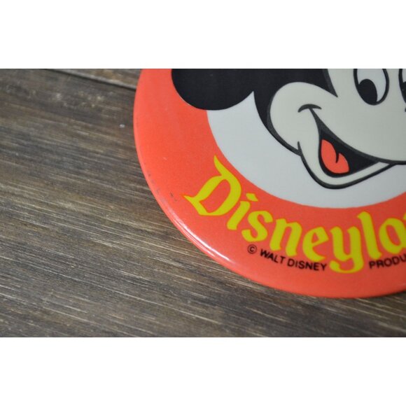 Vintage Walt Disney Button Pin Bag Gear Disneyland Mickey Mouse Theme Park - Picture 2 of 3
